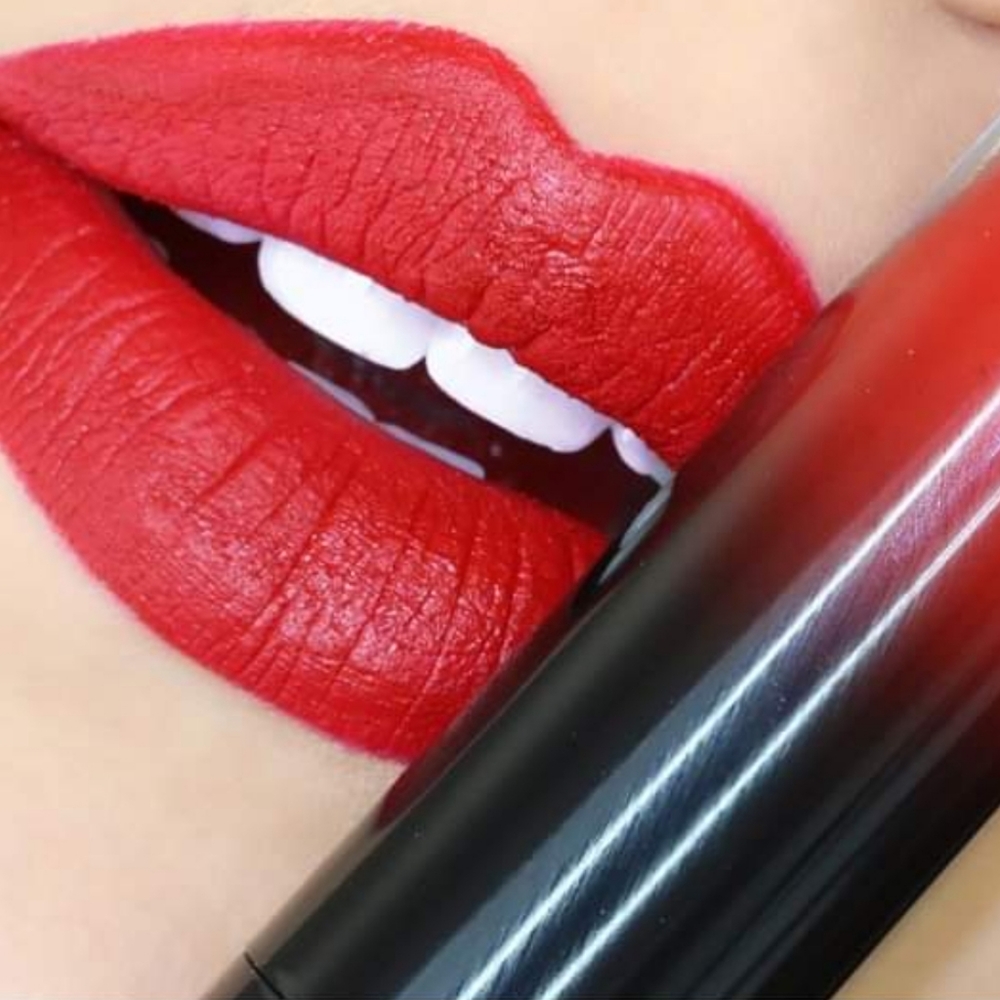 ❇️SANGUIS Black 🌑 Moon Liquid Matte Lipstick NWT
